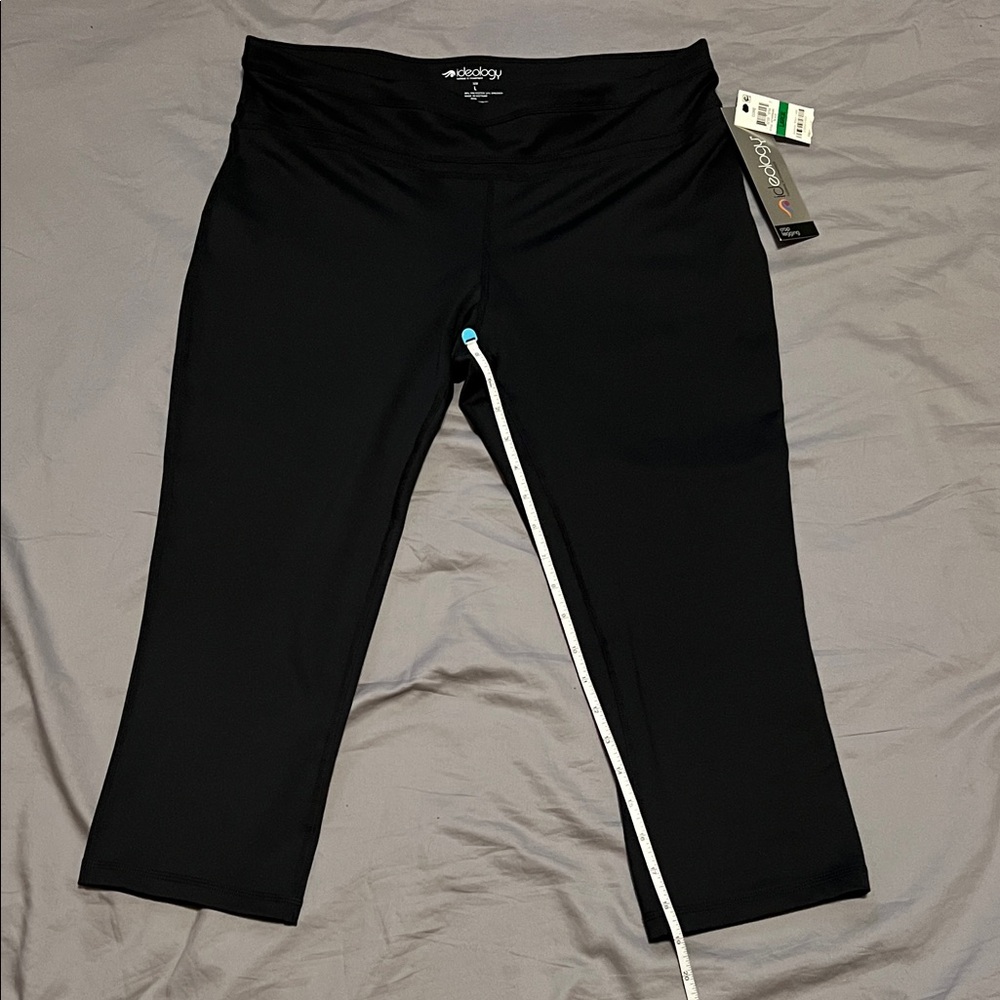 NWT Ideology Capri cropped legging. Sz.L Inseam 20 inches, waist 16in across.